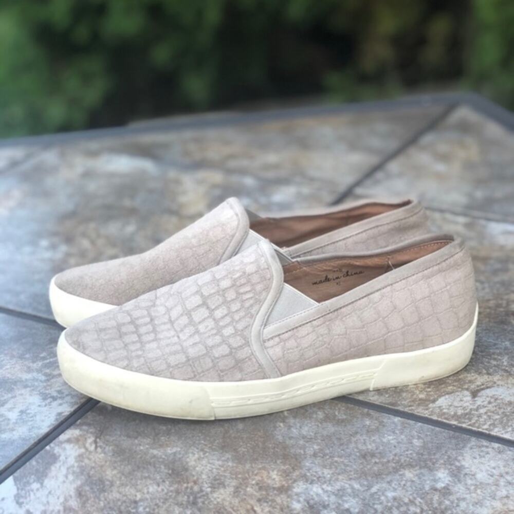 Joie Huxley Light Gray Croc Embossed Suede Sneakers Sz 7.5
